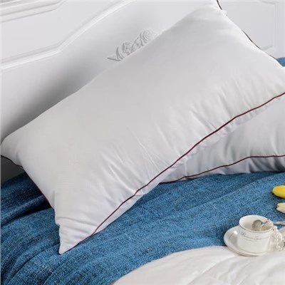 Travesseiro de microfibra para cama de hotel